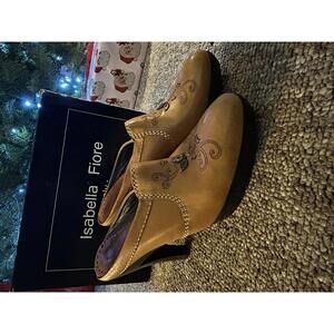 Isabella Fiore Women's Tan Leather Mules with Embroidered Detail